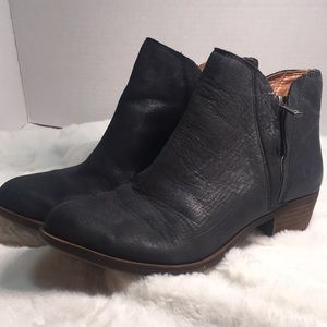 Lucky Brand womens leather ankle boots zipper both sides. Size 6.5